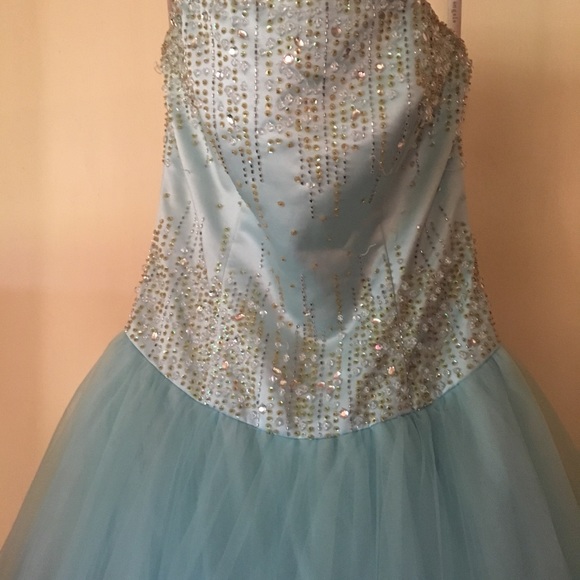 Prom dress - Picture 3 of 3